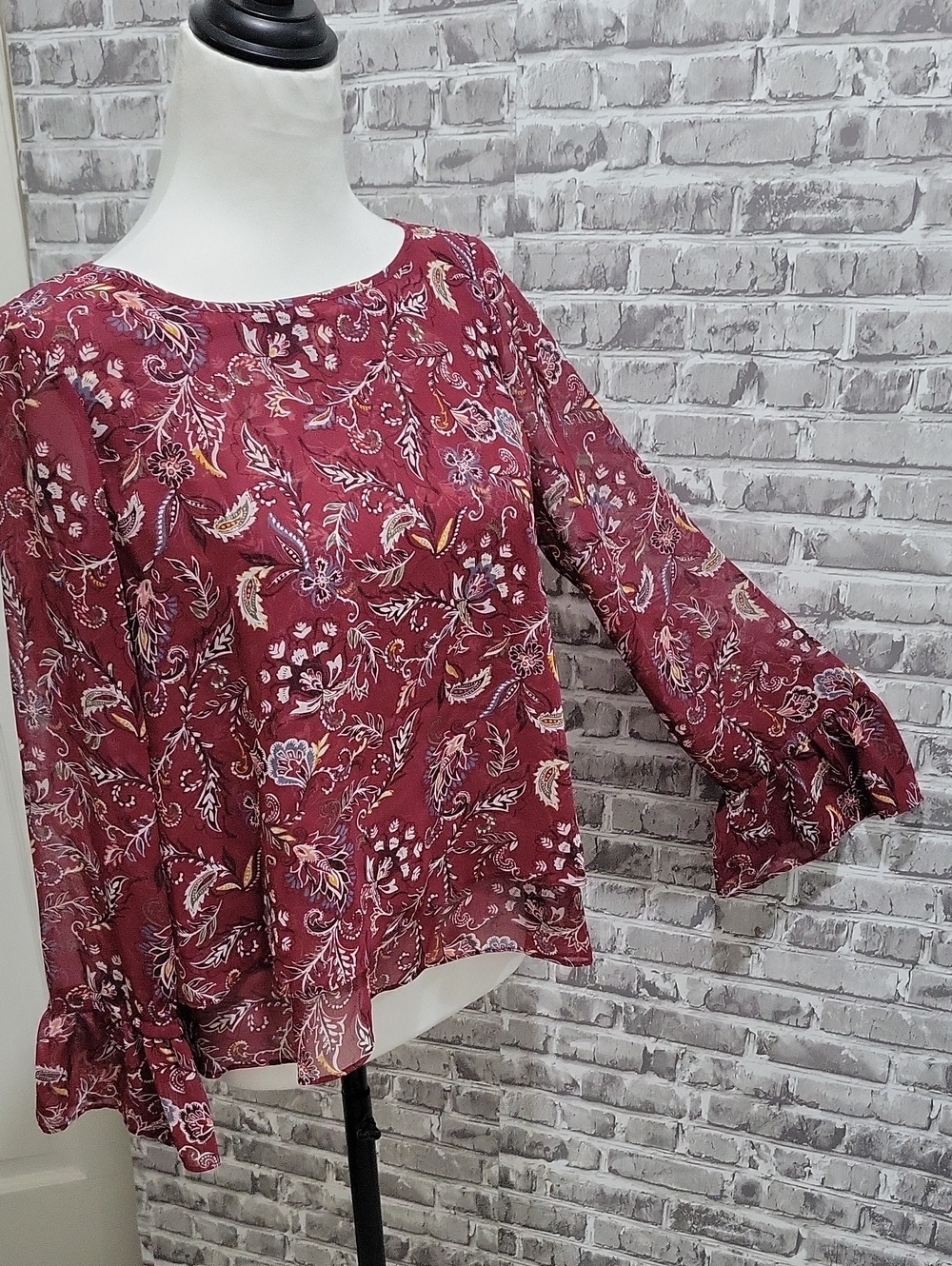 White House Black Market Burgundy Floral Ruffle-Sleeve Keyhole Back Blouse Sz 4P